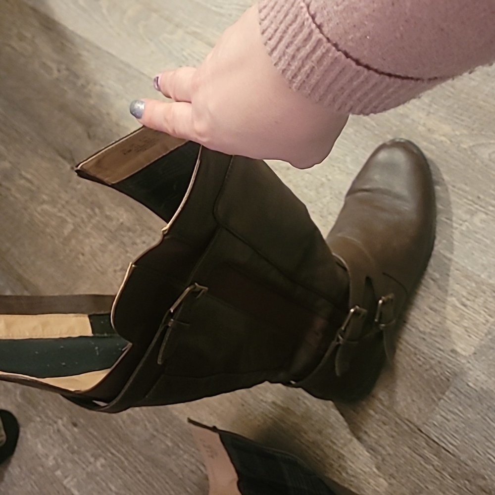 Boots - Picture 2 of 4